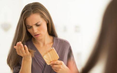 女生掉頭發嚴重應該如何防脫發呢？