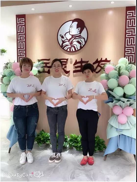 岳靈生發直營網紅門店的小伙伴們