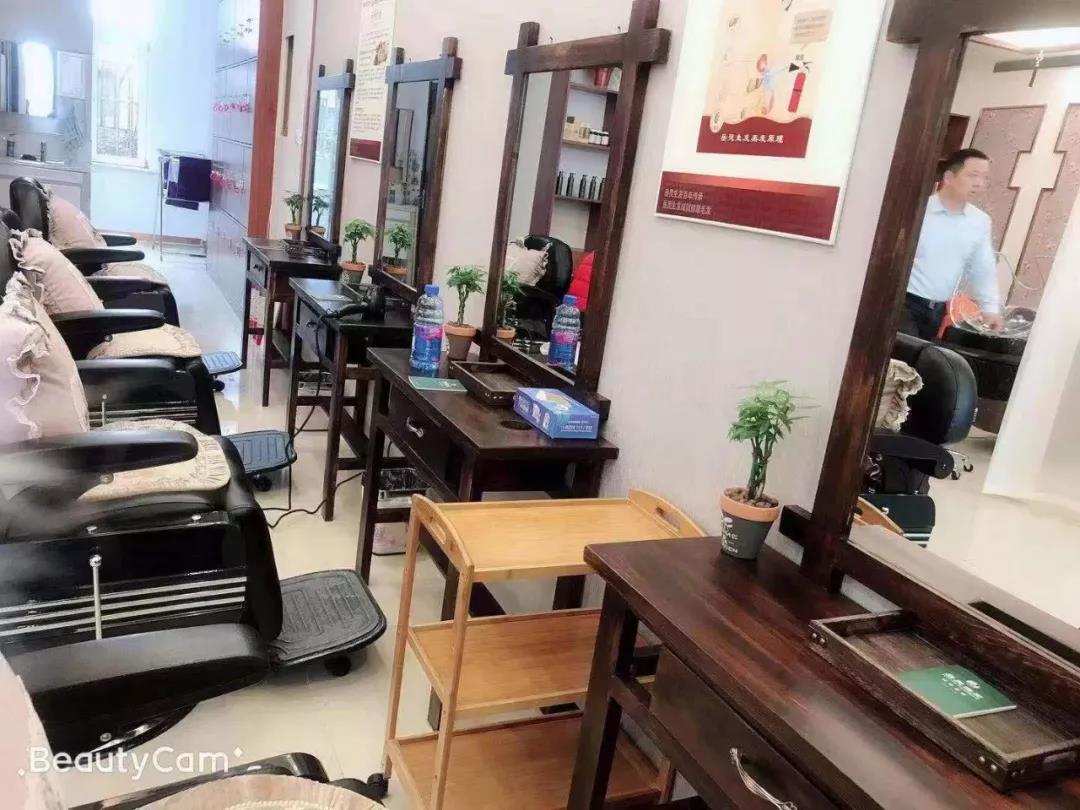 岳靈生發遼寧區域鞍山劍橋專店店內場景2