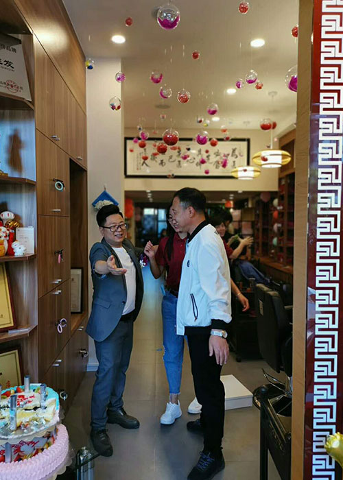 加盟三載，年入百萬，繼開旗艦店